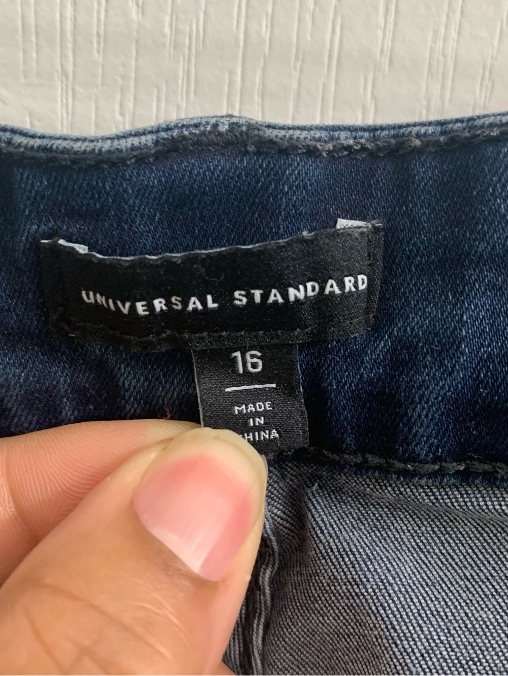 Universal Standard Kiera Barrel Leg Jeans Size 16 Stretchy Indigo Wash - Picture 3 of 6